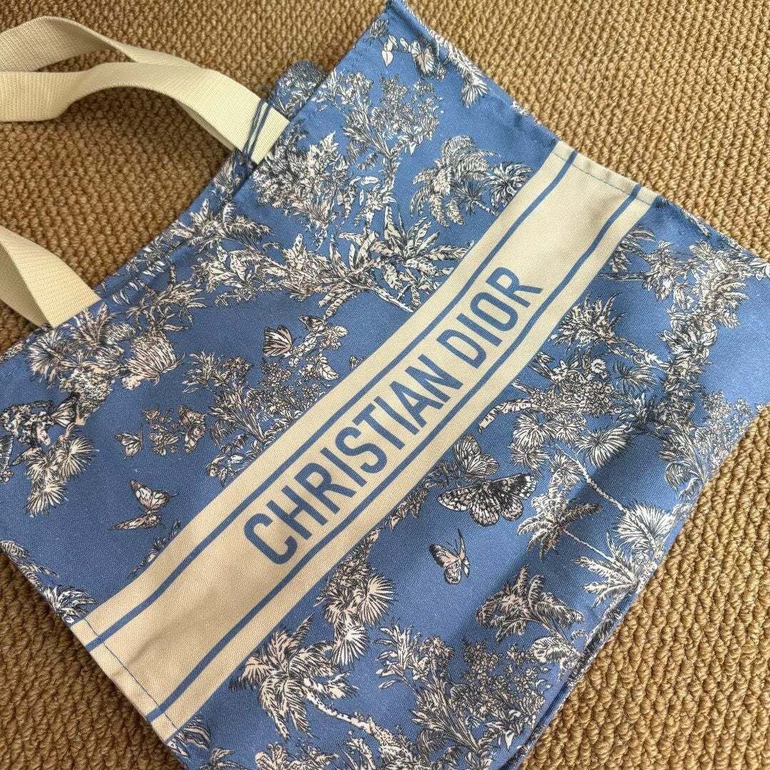 Dior Summer Limited | Get hold of this thoughtful gift! Butterfly printed tote bag with five pointed star pendant, single shoulder, hand-held bag