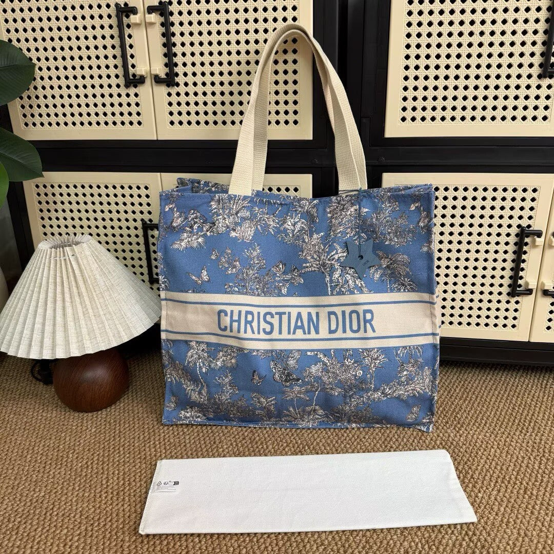 Dior Summer Limited | Get hold of this thoughtful gift! Butterfly printed tote bag with five pointed star pendant, single shoulder, hand-held bag