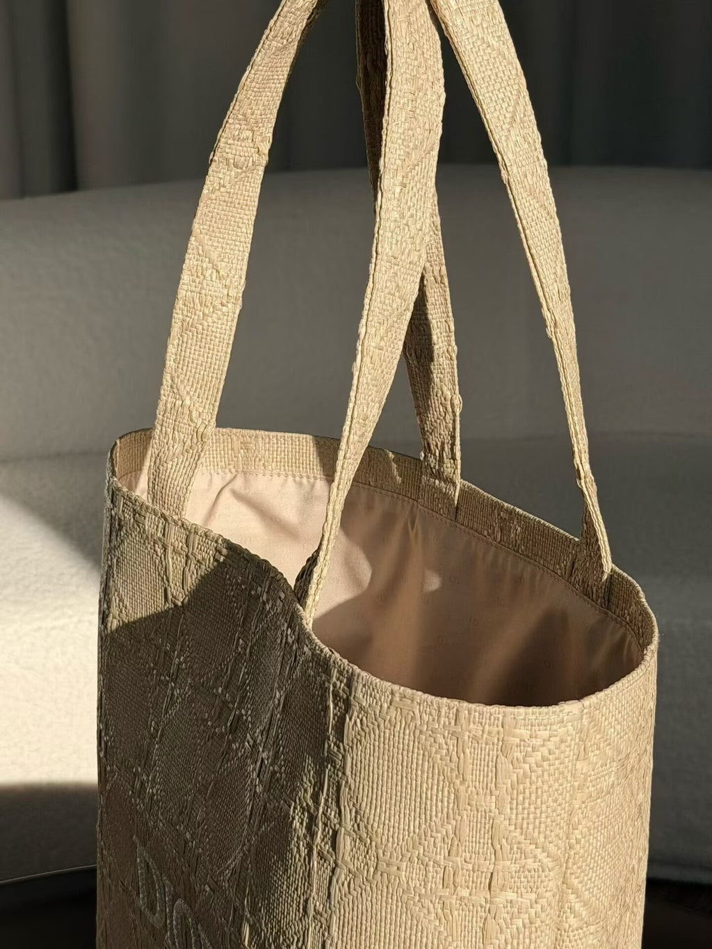 New Dior summer gift woven shopping bag, classic beige color, French lazy style