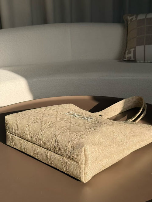 New Dior summer gift woven shopping bag, classic beige color, French lazy style