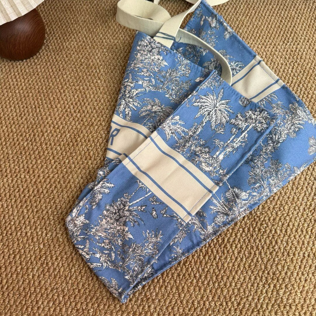 Dior Summer Limited | Get hold of this thoughtful gift! Butterfly printed tote bag with five pointed star pendant, single shoulder, hand-held bag