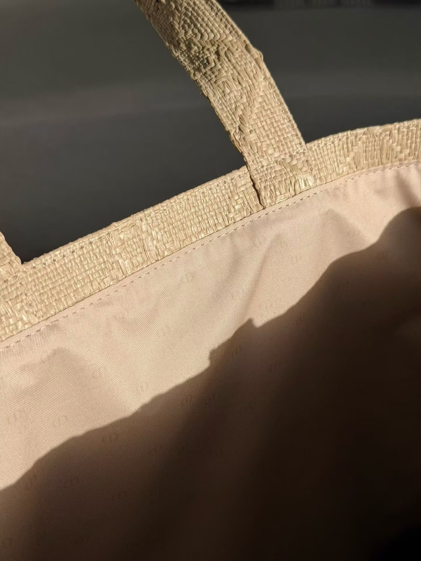 New Dior summer gift woven shopping bag, classic beige color, French lazy style