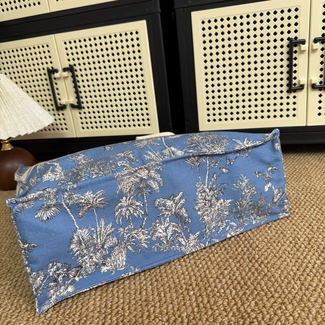 Dior Summer Limited | Get hold of this thoughtful gift! Butterfly printed tote bag with five pointed star pendant, single shoulder, hand-held bag