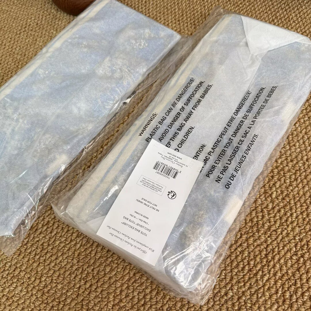 Dior Summer Limited | Get hold of this thoughtful gift! Butterfly printed tote bag with five pointed star pendant, single shoulder, hand-held bag