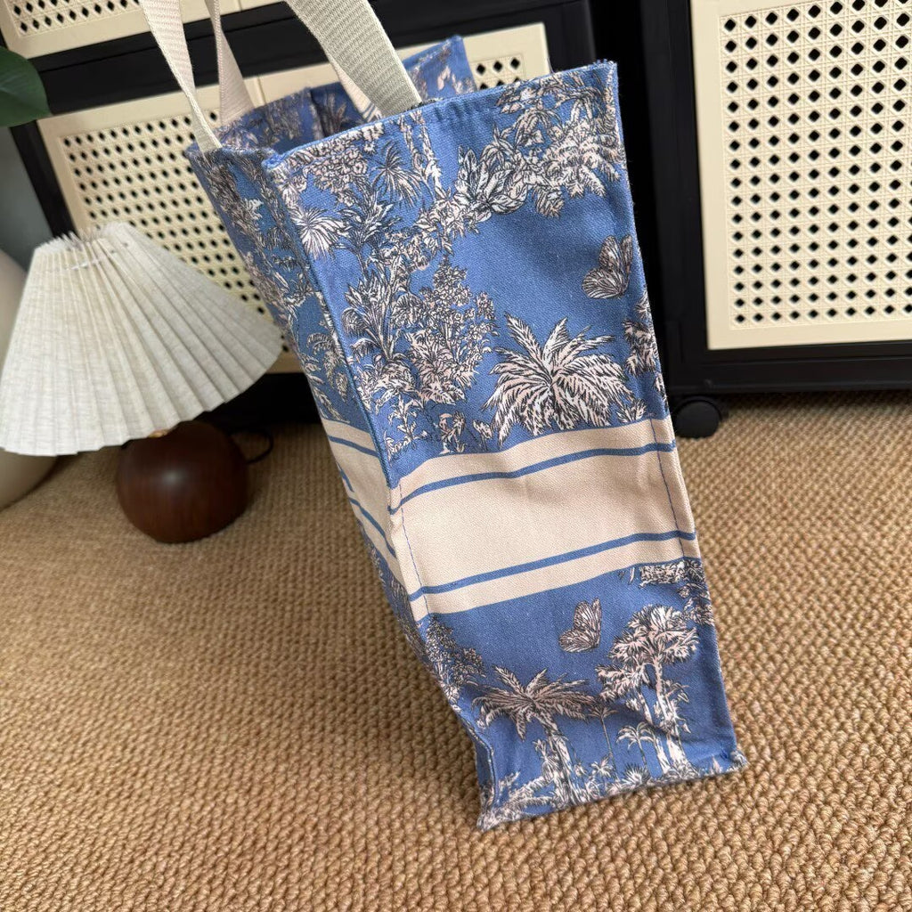 Dior Summer Limited | Get hold of this thoughtful gift! Butterfly printed tote bag with five pointed star pendant, single shoulder, hand-held bag