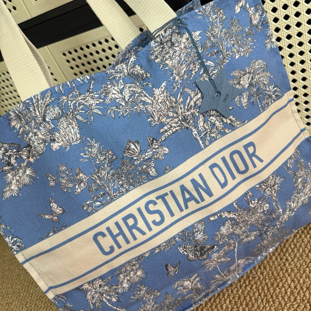 Dior Summer Limited | Get hold of this thoughtful gift! Butterfly printed tote bag with five pointed star pendant, single shoulder, hand-held bag